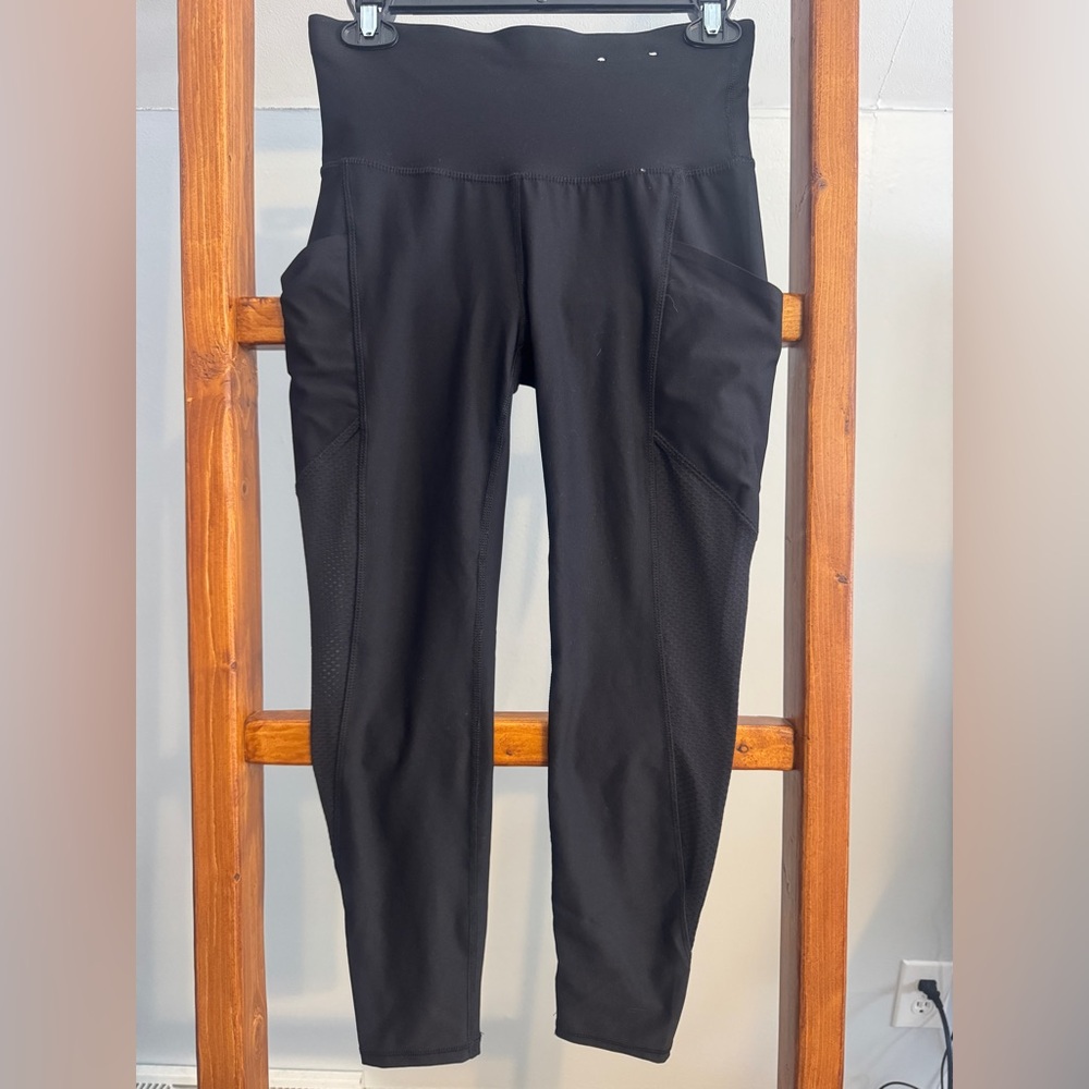 Xersion Quick-Dri Ankle Leggings in Black